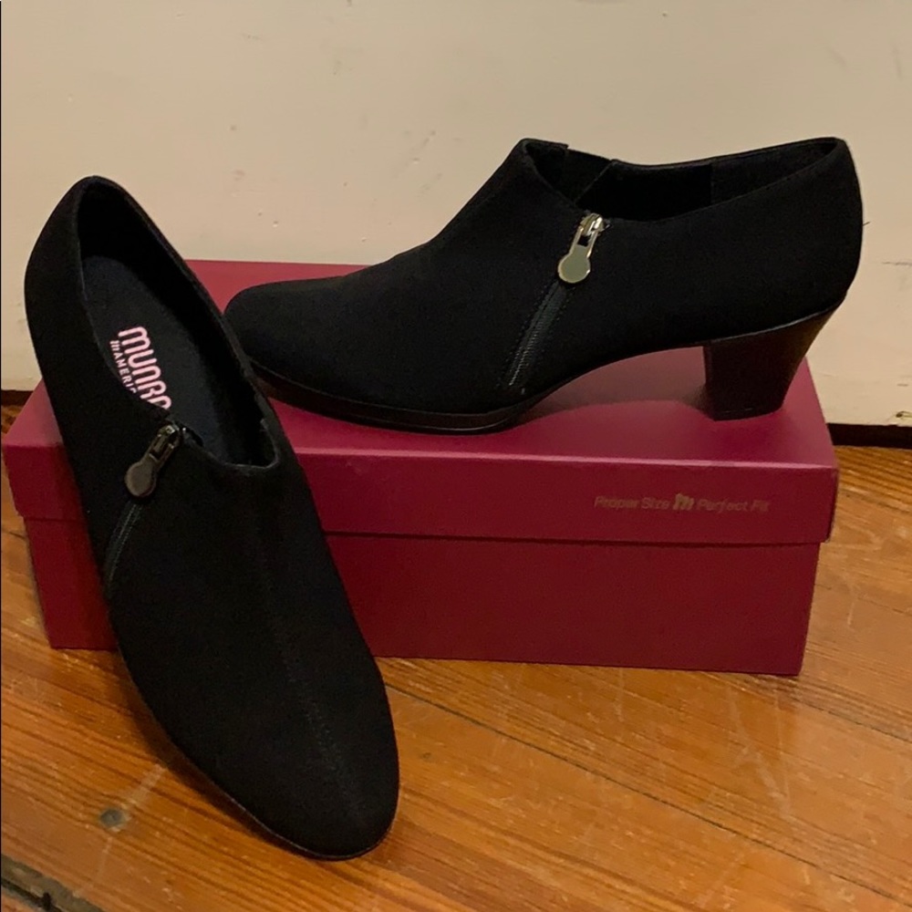 10 N  NEW Munro Taylor shoes in black